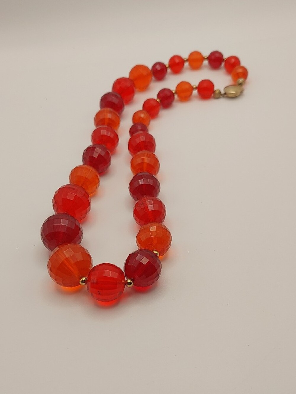 Bold Red-Orange Vintage MCM Faceted LUCITE Bead Necklace - Unbranded - Picture 12 of 12